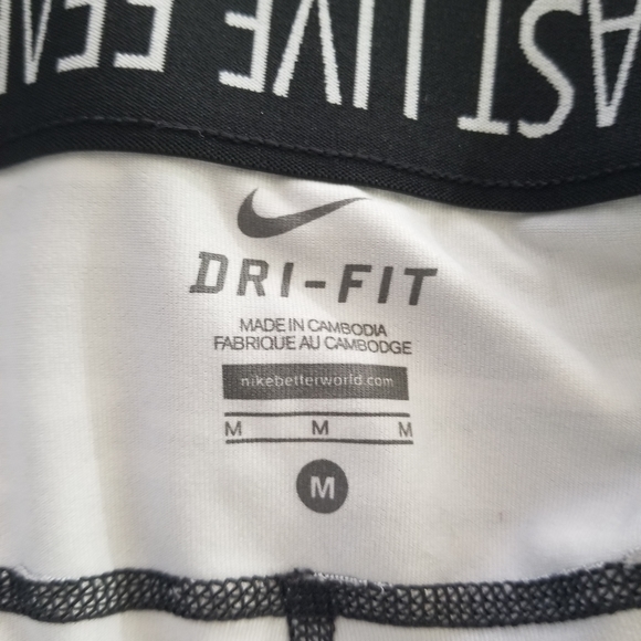 🩵 B2G1 EUC Nike Dri-Fit camo crop leggings - Picture 3 of 6